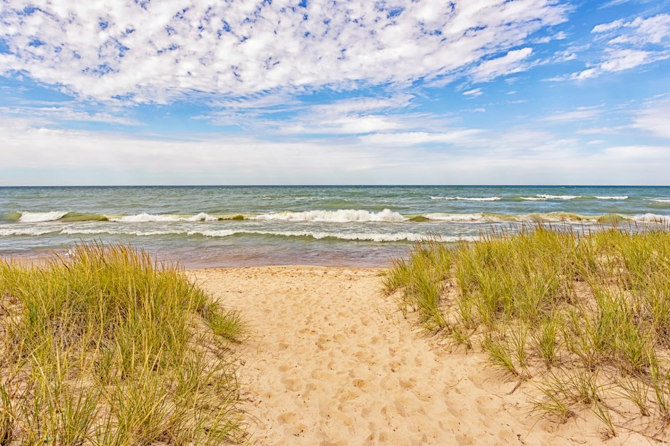 Trail from Mt Tom to Beach